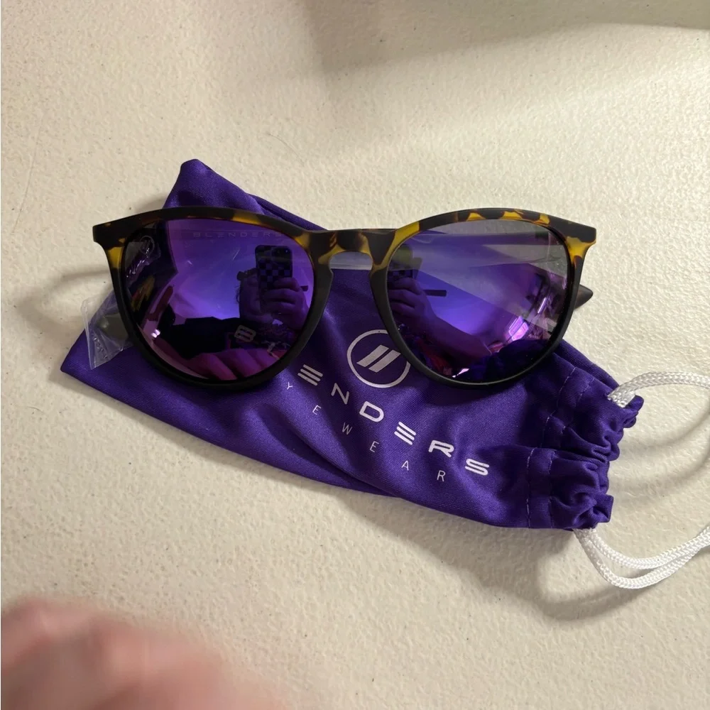 Blenders Eyeware Sahara Dust Matte Tortoise Polarized Sunglasses - Picture 4 of 6